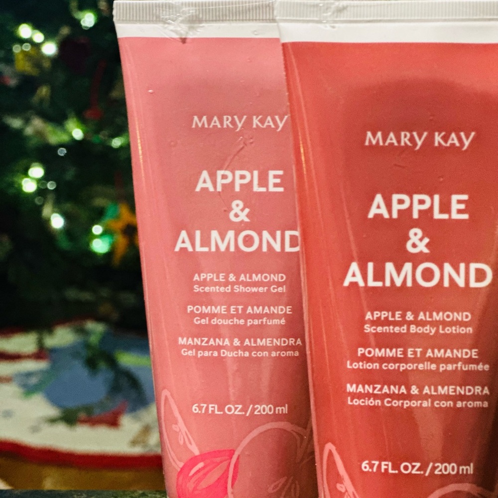 Mary Kay Apple & Almond Scented Shower Gel Christmas gift set